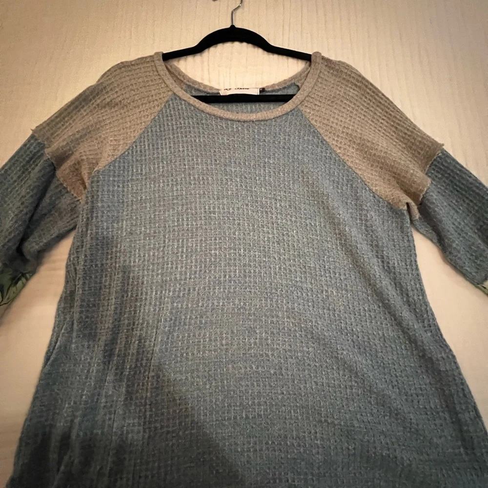 Elegant Blue and Floral Women's Blouse - Picture 9 of 9